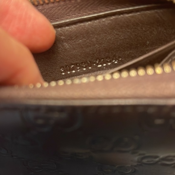 GUCCI Embossed Signature GG Leather Zippy Long Wallet - Picture 8 of 8